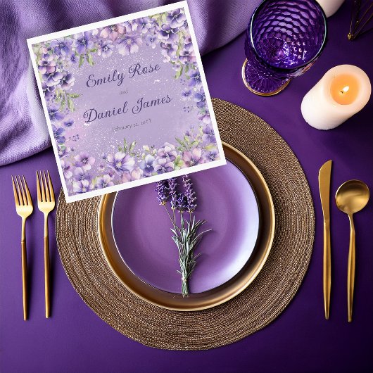 Elegante violette Blumenhochzeit Serviette