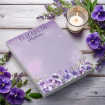 Elegante Violette Veilchen Boho Floral - Name Notizblock<br><div class="desc">Fügen Sie alltäglichen Notizen zeitlose Eleganz hinzu mit diesem personalisierten Notizblock mit violetten Veilchen,  der sowohl schön als auch praktisch ist. Perfekt für Geburtstage von Erwachsenen,  Brautduschen,  Babyparty-Geschenke oder den allgemeinen täglichen Gebrauch,  verbindet dieser Notizblock klassischen floralen Charme mit einem sauberen,  modernen Layout.</div>