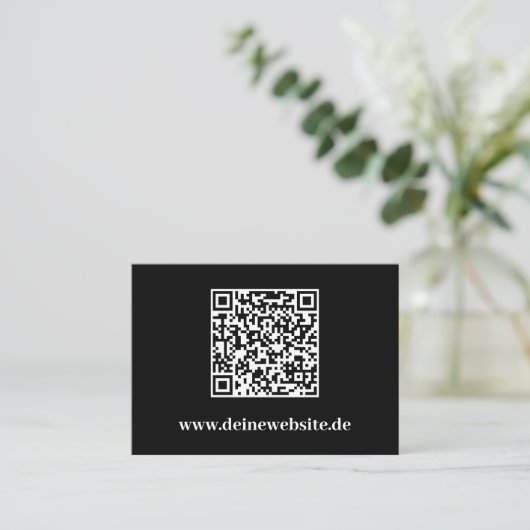 Elegante Visitenkarte mit QR Code Schwarz Vorlage (Stehend Vorderseite)