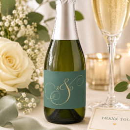 Elegante Wald-Hochzeit in Smaragdgrün und Gold mit Schaumweinetikett