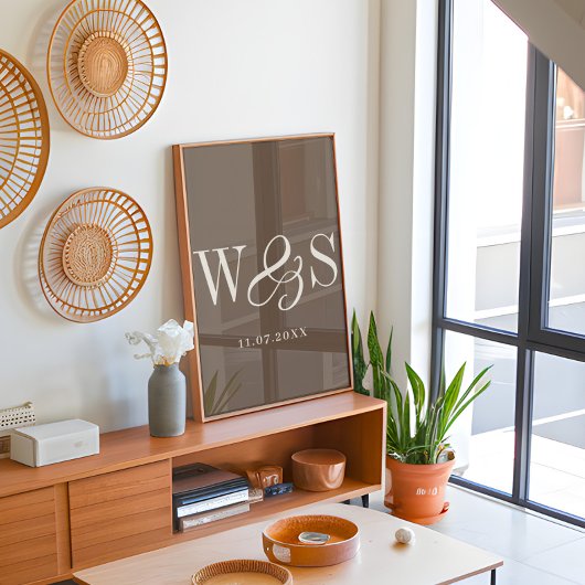 Elegante warme braune Paarinitialen Hochzeit Poster