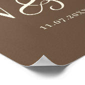 Elegante warme braune Paarinitialen Hochzeit Poster (Ecke)
