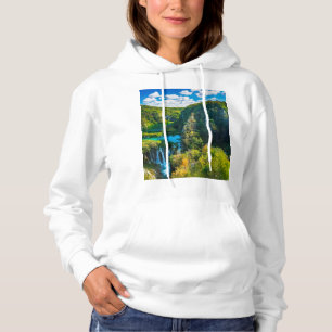 Elegante Wasserfallszene, Kroatien Hoodie