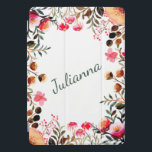 Elegante Wasserfarbe Blumengrün Personalisiert iPad Pro Cover<br><div class="desc">Dieses elegante, blumengeschmückte iPad Cover, personalisiert mit dem Namen Ihrer Wahl, ist ideal für diejenigen, die eine Touch von naturlich inspirierter Schönheit in ihren Accessoires Liebe. Das Design zeichnet sich durch eine reizvolle Anordnung aus Rosa, Pfirsich und grünem Blattwerk aus, die einen sanften und raffinierten Rahmen rund um den individuelle...</div>
