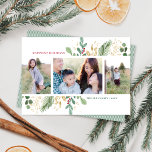 Elegante Wasserfarbe Botanische 3 Foto Weihnachten<br><div class="desc">Diese elegante Urlaubsfotokarte besticht durch einen wunderschönen Rahmen an Aquarellbotanikalen mit Goldakzenten für Imitate und dem EDITABLE-Gruß "Happiest Holidays". Das Design ist einfach,  aber elegant. Auf der Vorderseite der Karte ist Platz für drei Fotos (zwei vertikale und eine waagerechte). Auf der Rückseite finden Sie ein koordinierendes grün-weiße diagonales Streifen-Muster.</div>