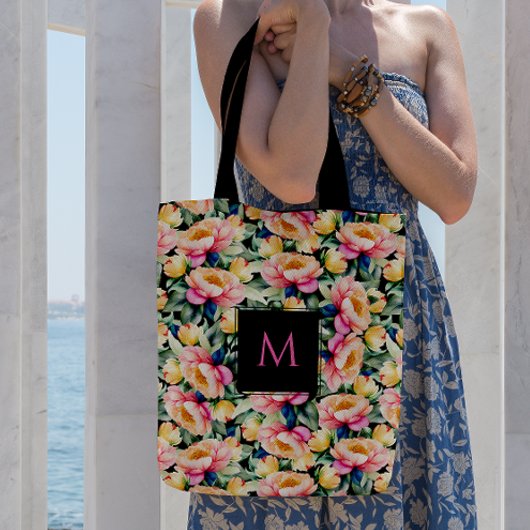 Elegante Wasserfarbenpeony auf Schwarz Monogram Tasche