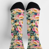 Elegante Wasserfarbenpeony auf Schwarz Socken (Oben)