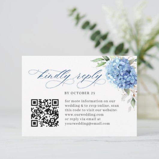 Elegante Watercolor Blue Hydrangea Blumenhochzeit RSVP Karte (Stehend Vorderseite)