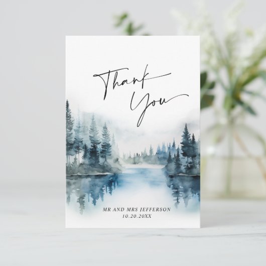 Elegante Watercolor Foggy Forest Wedding Dankeskarte (Stehend Vorderseite)