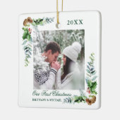 Elegante Watercolor Pine Couple First Christmas Keramikornament (Links)