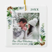 Elegante Watercolor Pine Couple First Christmas Keramikornament (Vorderseite)