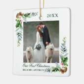 Elegante Watercolor Pine Wedding First Christmas Keramikornament (Links)