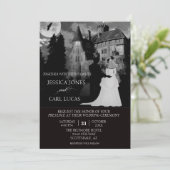 Elegante Wedding Couple Halloween Castle House Einladung (Stehend Vorderseite)