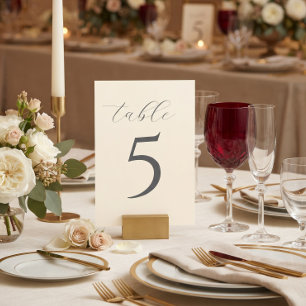 Elegante weiche Creme-Hochzeitspaare Initialen Tischnummer
