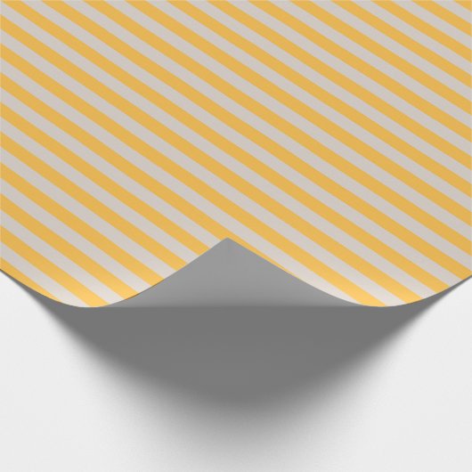 Elegante weiche, gelbe, hellgraue Creme Streifen Geschenkpapier (Ecke)