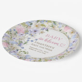 Elegante weiche pastellfarbene Wildblumen rosa hel Pappteller (Schrägansicht)