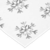 Elegante Weihnachts-Imitate Silver Snowflakes Patt Tischdecke (Schrägansicht)