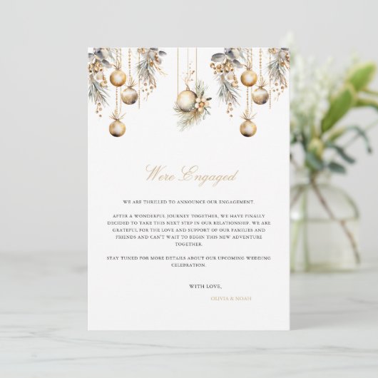 Elegante Weihnachts-Verlobung-Ankündigungskarte Ankündigung (Stehend Vorderseite)