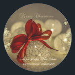 Elegante Weihnachtsballs Red Bow Stars Company Runder Aufkleber<br><div class="desc">Eleganter Weihnachtsball mit rotem Bogen macht ihn zu einer perfekten Weihnachts- oder Urlaubskarte für Freunde und Familie.</div>