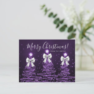 Elegante Weihnachtsbäume in Lila mit silbernen Sch Postkarte