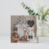 Elegante Weihnachtsbaumschwangerschaftsankündigung Einladung (Stehend Vorderseite)