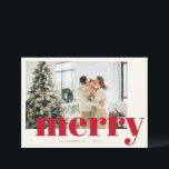 Elegante Weihnachtstypografie Modernes Foto Feiertagskarte<br><div class="desc">Wünschen Sie Ihren Freunden und Ihrer Familie ein frohes Jahr mit dieser modernen minimalistischen Art Ferienkarte mit Retro-grüne Typografie,  personalisiert mit Ihrem Foto,  Gruß und Namen.</div>