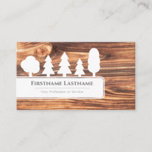 Elegante weiße Bäume auf braunem Holzwald