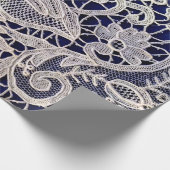 Elegante weiße, blumengeschmückte antike Spitze de Geschenkpapier (Ecke)