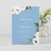 Elegante weiße Blüte mit Grün Blaue Hochzeit Einladung (Stehend Vorderseite)