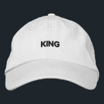 Elegante weiße, elegante Kappe mit King Text gedru<br><div class="desc">Elegante Cotton Cap mit King Embroidery aus weicher Baumwolle,  diese Kappe zeigt den bestickten "King"-Text für ein raffiniertes,  lässiges Aussehen.</div>