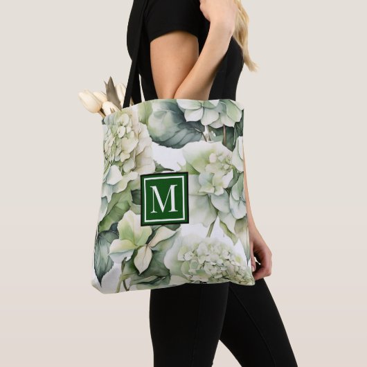 Elegante weiße, grüne Hydrangeas mit Blumen Tasche (Von Nahem)
