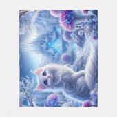 Elegante weiße Katze in einem zauberhaften Schneeg Fleecedecke (Vorderseite)