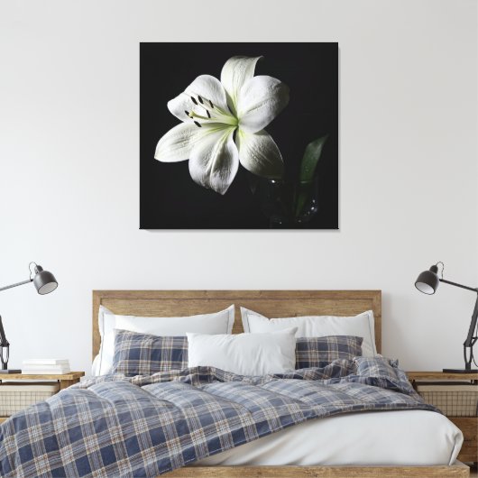 Elegante, weiße Lilienummantelte Leinwand Print (Insitu (Schlafzimmer))