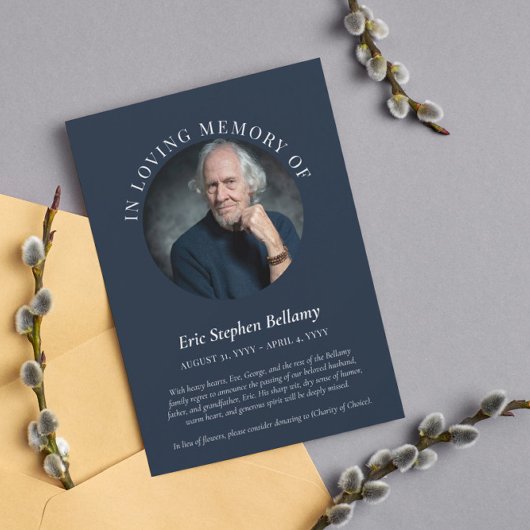 Elegante Weiße Marine in der Ankündigung des Gedäc