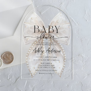 Elegante weiße Perlen-Schleifen-Baby-Party Acryleinladungen
