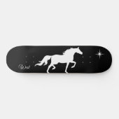 Elegante weiße Pferde-Silhouette auf schwarz Skateboard (Horizontal)