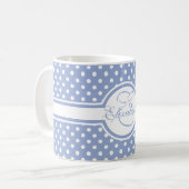 Elegante weiße Polka Punkte auf blauem Monogramm Kaffeetasse (Vorderseite Links)