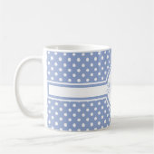 Elegante weiße Polka Punkte auf blauem Monogramm Kaffeetasse (Links)