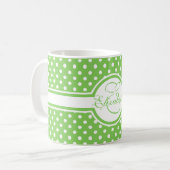 Elegante weiße Polka Punkte auf grünem Monogramm Kaffeetasse (Vorderseite Links)