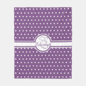 Elegante weiße Polka-Punkte auf lila Monogramm Fleecedecke (Vorderseite)