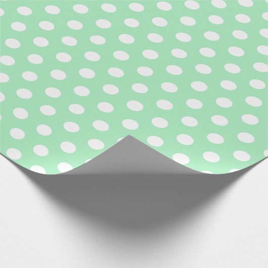 Elegante weiße Polka Punkte auf Pfefferminzgrün Geschenkpapier (Ecke)