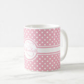 Elegante weiße Polka-Punkte auf rosa Monogramm Kaffeetasse (VorderseiteRechts)