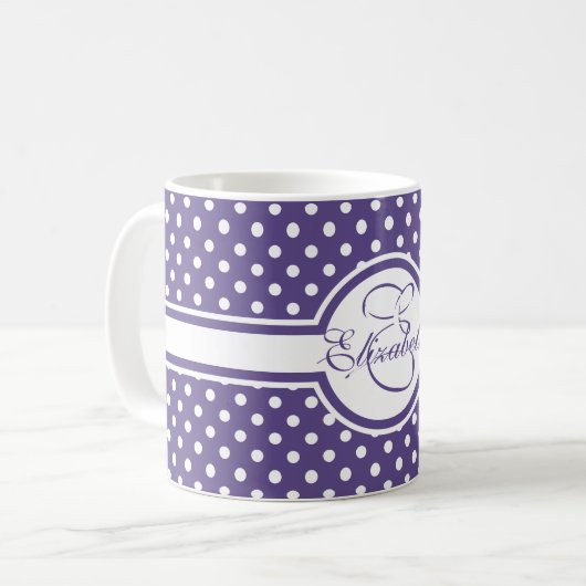 Elegante weiße Polka-Punkte auf Ultra-Violet-Monog Kaffeetasse (Vorderseite Links)