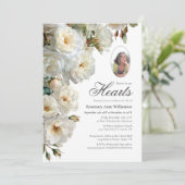 Elegante weiße Rosen für immer in unserem Herzen B Einladung (Stehend Vorderseite)