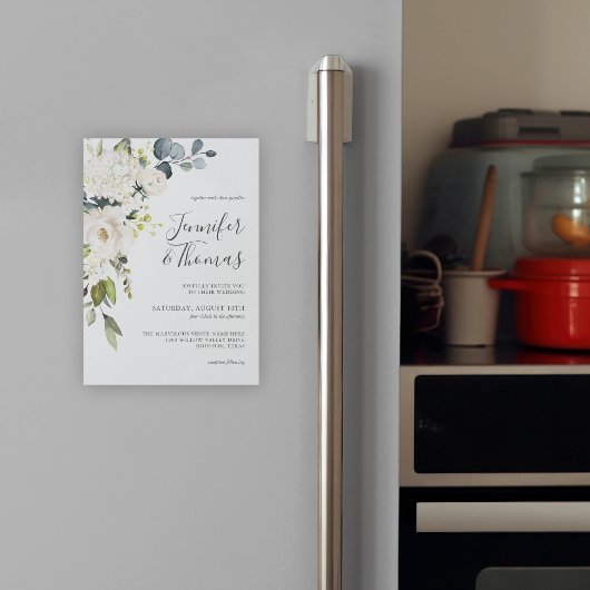 Elegante Weiße Rosen und Hydrangeas Hochzeit Magnetkarte