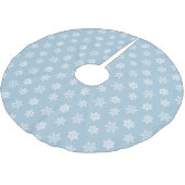 Elegante weiße Schneeflocken auf Light Blue Polyester Weihnachtsbaumdecke (Schrägansicht)