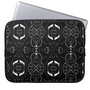 Elegante weiße Schnörkel und Verzierung auf Schwar Laptopschutzhülle