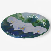 Elegante, weiße tropische Boho-Orchideen Pappteller (Schrägansicht)