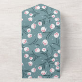 Elegante weiße Tulips auf pastellgrünem Muster All In One Einladung (Außenbereich)