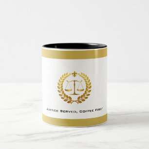 Elegante weiße und goldene Waage der Gerechtigkeit Zweifarbige Tasse